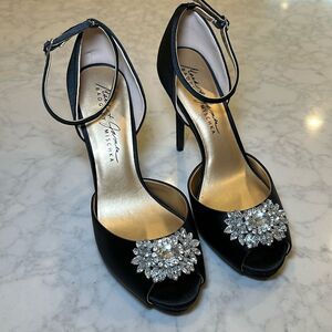 NEW Mark & James by Badgley Mischka Satin Peep Toe Platform Heels Black Size 8